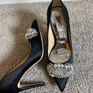 Badgley Mischka Black Pumps with jewels and pearls